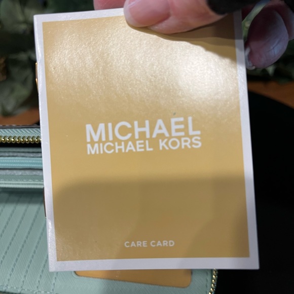 NWT Michael Kors Jade large embossed leather jet set travel wallet/wristlet - Picture 7 of 13